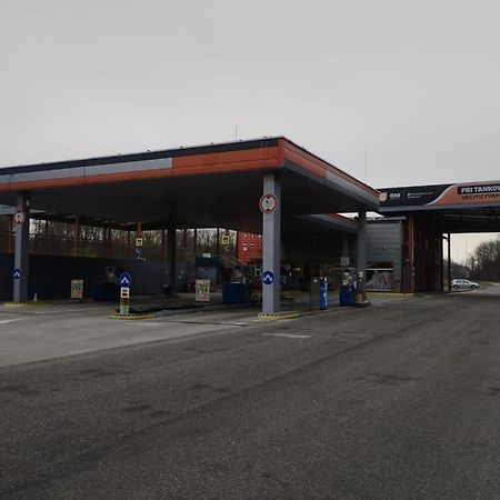 Gas Truck Centrum Holic Exterior photo