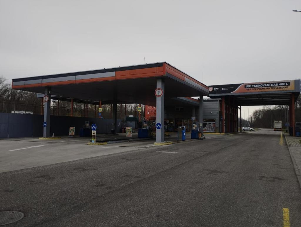Gas Truck Centrum Holic Exterior photo